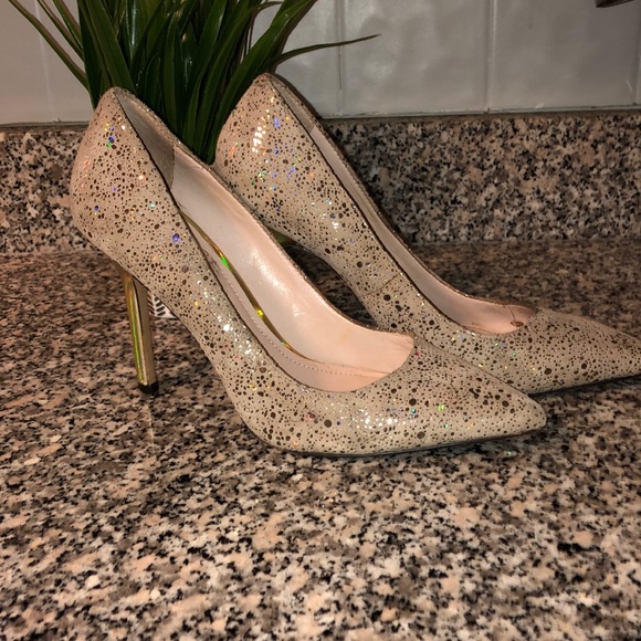 Vince Camuto Shoes - Women’s size 7 Vince Camuto heels ✨🔥